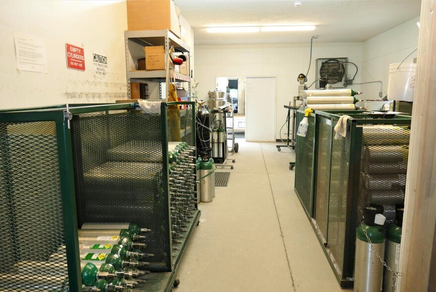 More Photos Of 25 Douglas Hwy, Lamoine Showroom For Sale