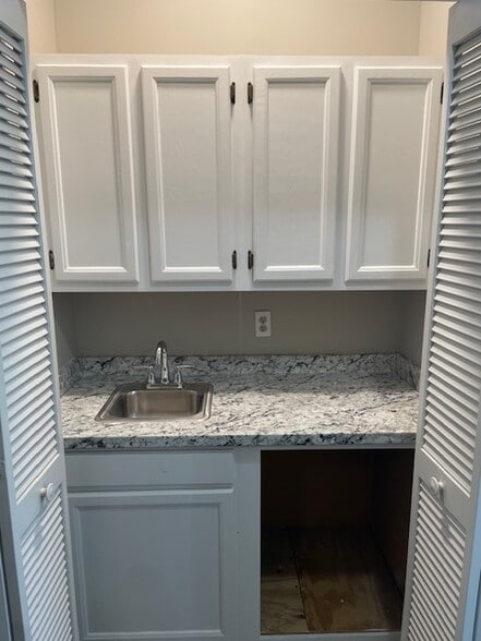 More Photos Of 6512 Six Forks Rd, Raleigh Office Residential For Lease