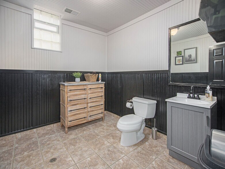 More Photos Of 74135 Church St, Armada Office Residential For Lease