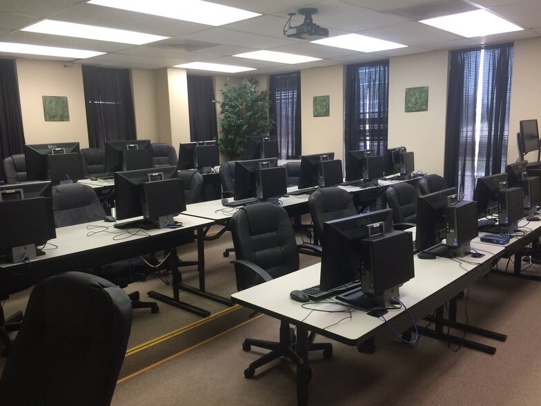 More Photos Of 606 Rollingbrook Dr, Baytown Medical For Lease