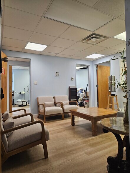More Photos Of 230 Hilton Ave, Hempstead Medical For Sale