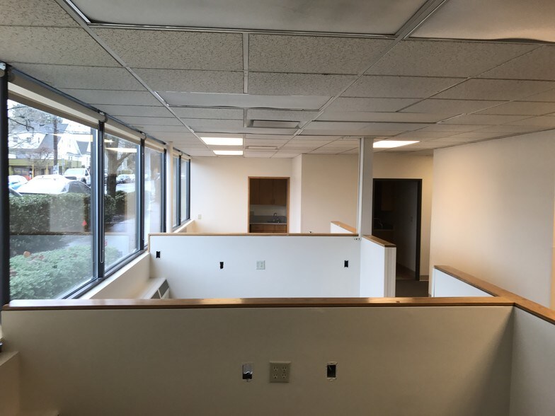 More Photos Of 2705 E Burnside St, Portland Office For Sale