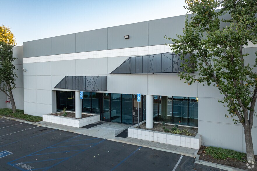 More Photos Of 365 Cloverleaf Dr, Baldwin Park Unknown For Lease