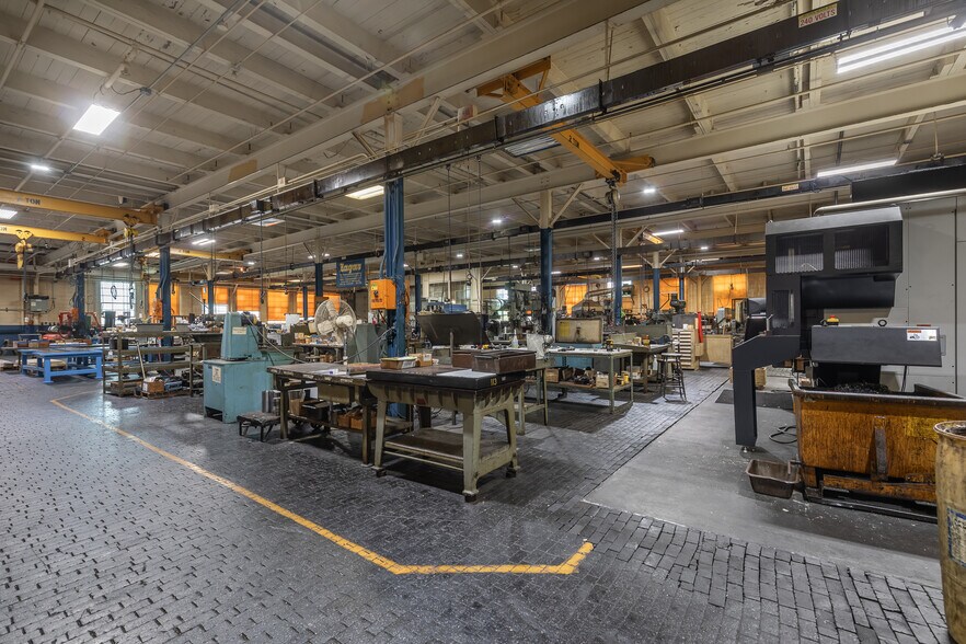 More Photos Of 24000 Lakeland Blvd, Euclid Manufacturing For Sale