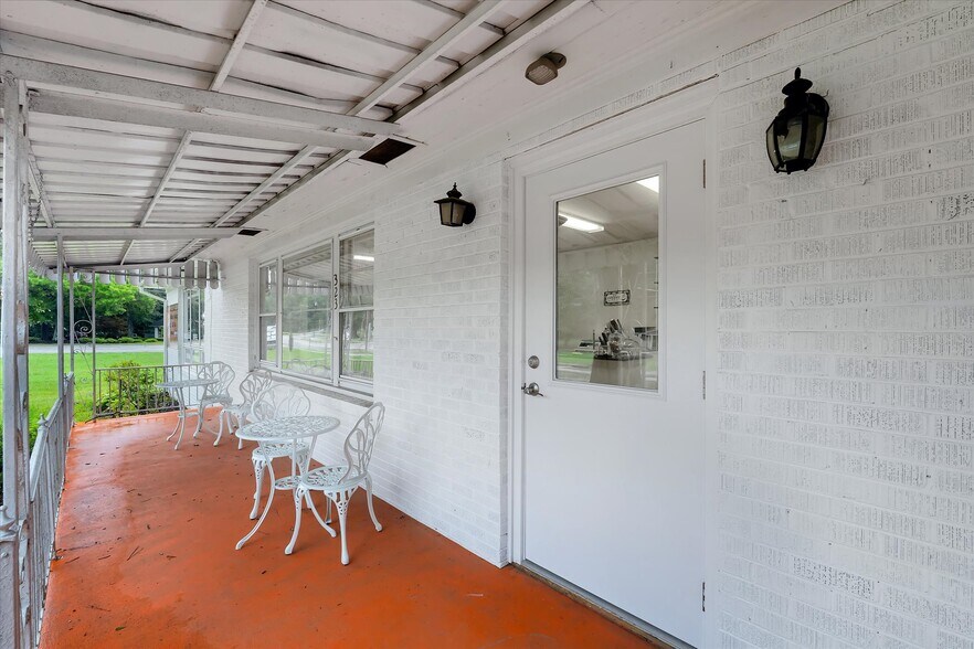 More Photos Of 323 W Georgia Rd, Simpsonville Restaurant For Sale