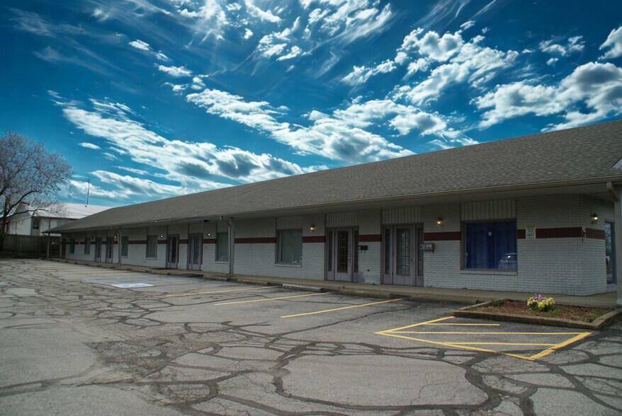 More Photos Of 7061 Twin Oaks Dr, Indianapolis Medical For Lease
