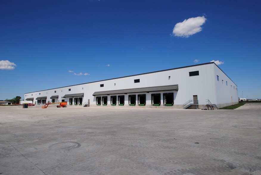 More Photos Of 2521 3rd Ave, West Fargo Warehouse For Lease