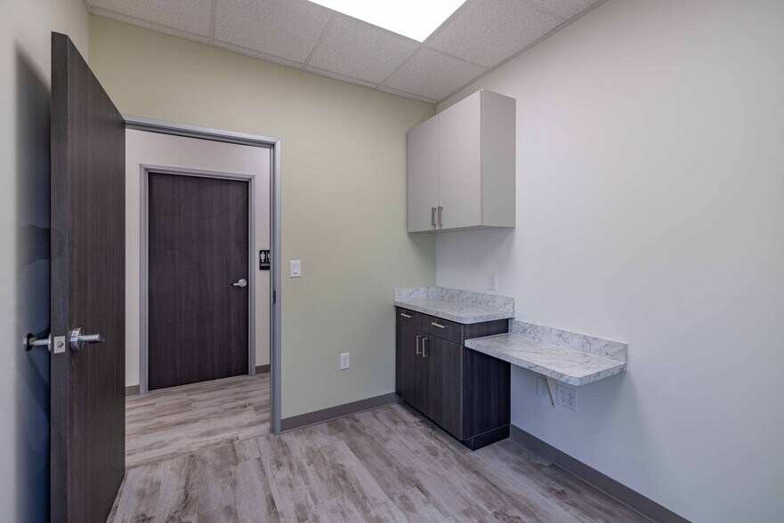 More Photos Of 27511 W IH-10, Boerne Medical For Lease