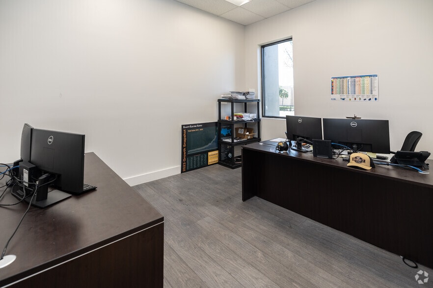 More Photos Of 8051 Bayberry Rd, Jacksonville Warehouse For Sale