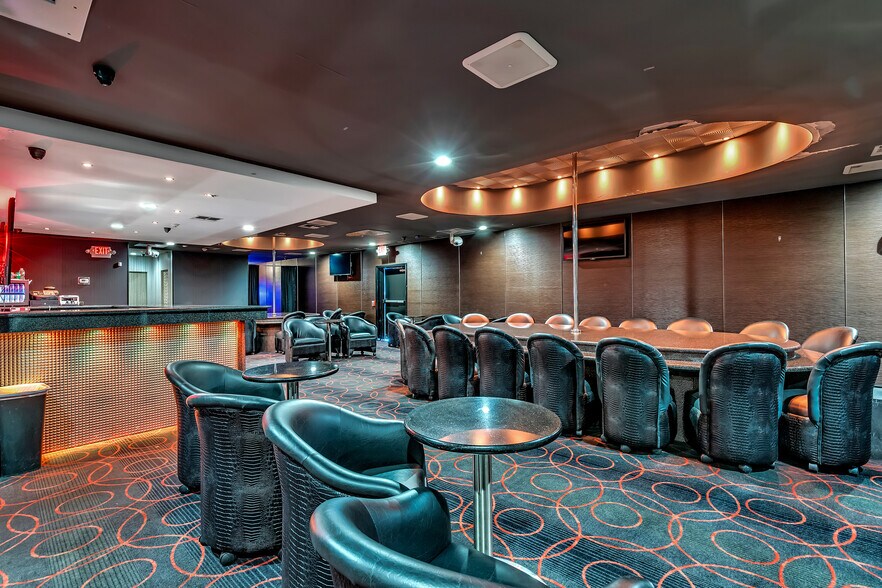 More Photos Of 1137 Bordentown Rd, Burlington Bar For Sale