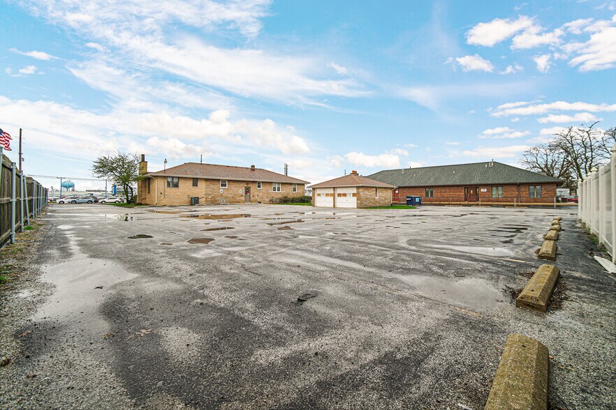 More Photos Of 2331 45th St, Highland Medical For Sale