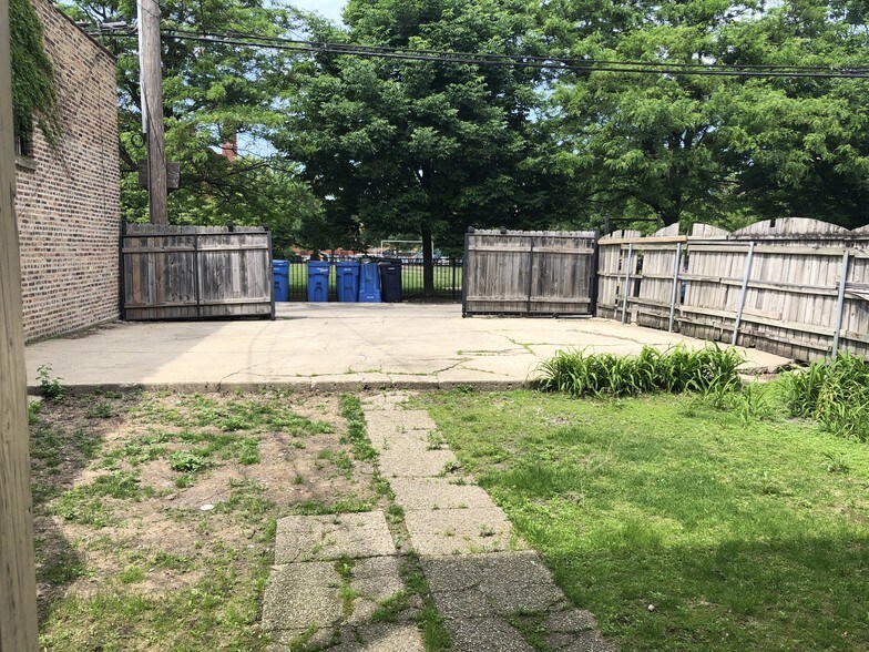 More Photos Of 1610 W North Ave, Chicago Storefront Retail Residential For Sale