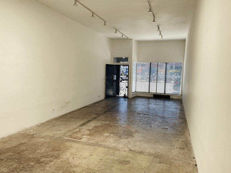 More Photos Of 3707-3711 W Jefferson Blvd, Los Angeles Warehouse For Lease