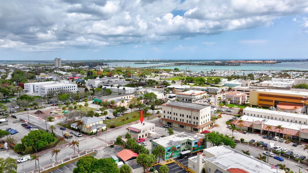 More Photos Of 129 N 5th St, Fort Pierce Storefront Retail Residential For Sale