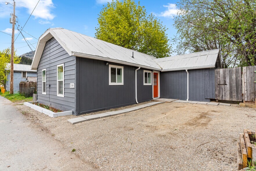 More Photos Of 218 5th Ave, Metaline Falls Storefront Retail Residential For Sale