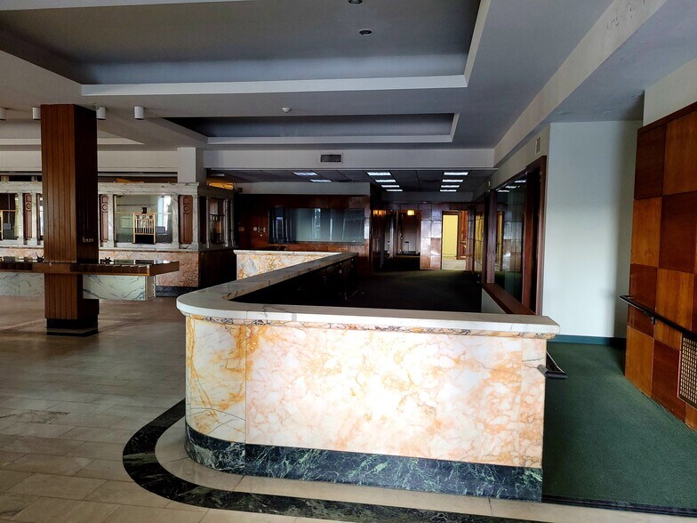 More Photos Of 1110 W 35th St, Chicago Office For Sale