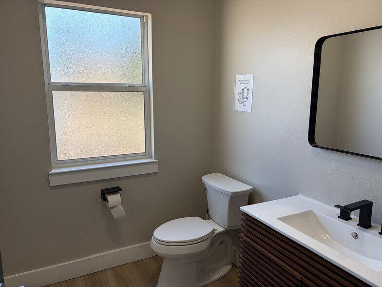 More Photos Of 120 S John Sims Pky, Valparaiso Medical For Lease