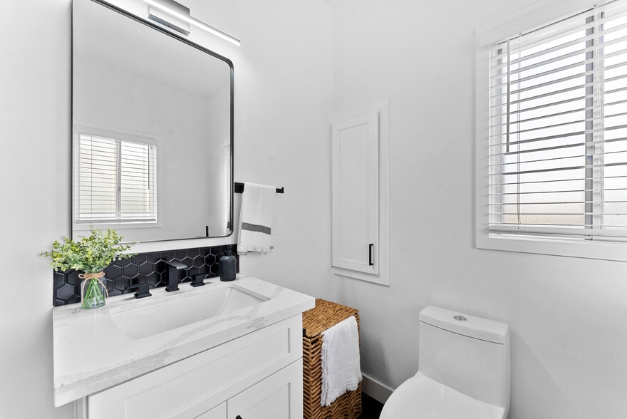 More Photos Of 832 Desty St, San Diego Apartments For Sale
