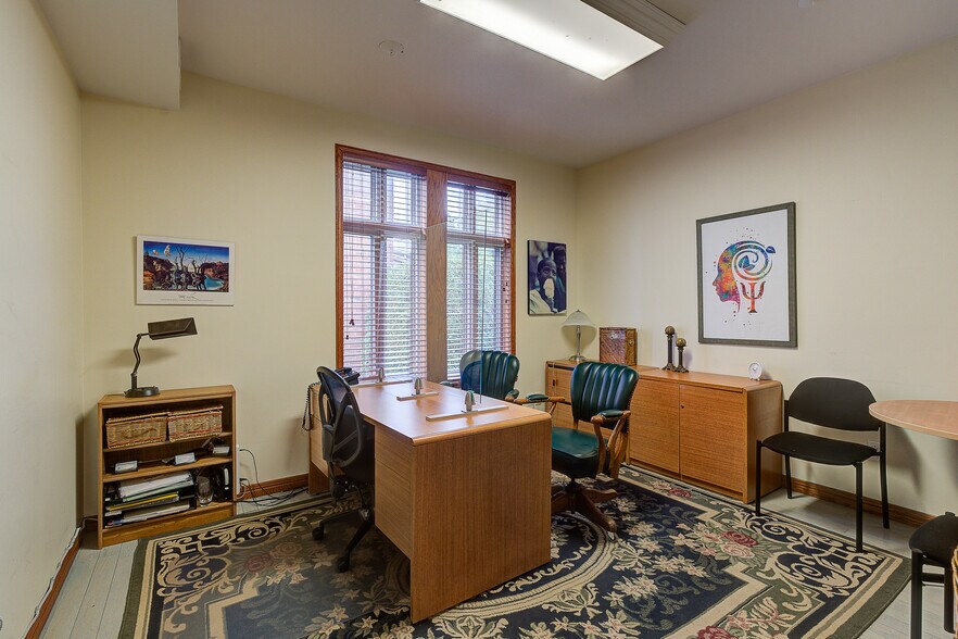More Photos Of 415 Rue Du Village, Repentigny Office For Sale
