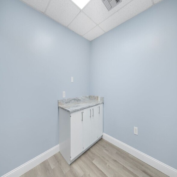 More Photos Of 250 Wampanoag Trl, Riverside Medical For Lease