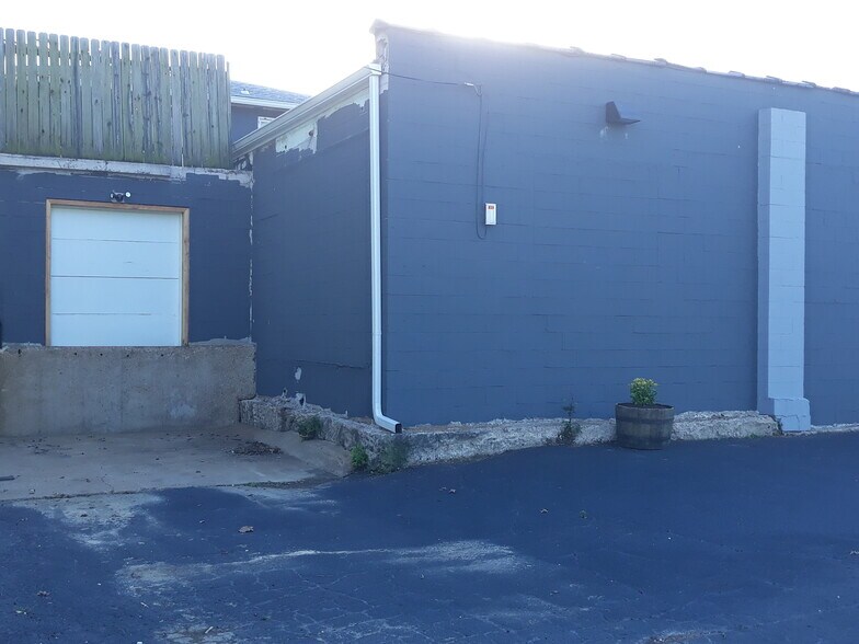 More Photos Of 834 Lemay Ferry Rd, Saint Louis Convenience Store For Lease