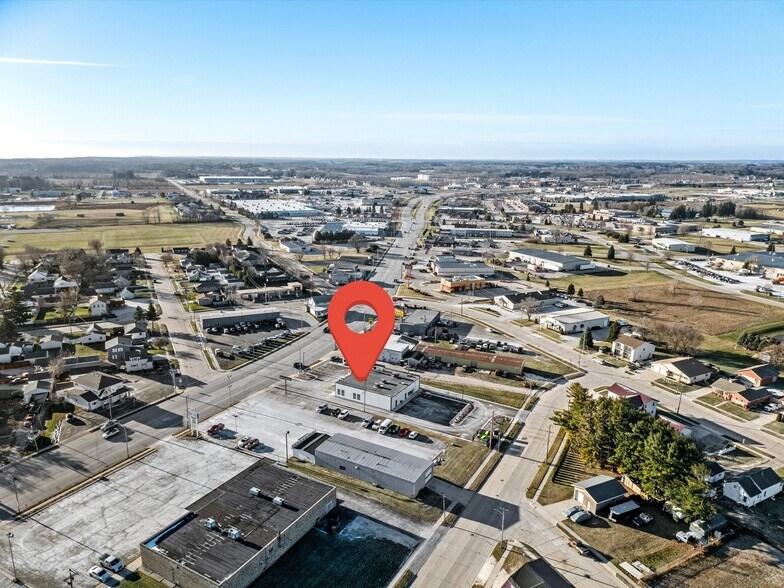 More Photos Of 3810 Calumet Ave, Manitowoc Freestanding For Lease