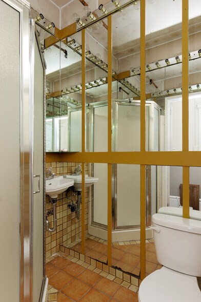 More Photos Of 1659-1665 Haight St, San Francisco Hotel For Lease