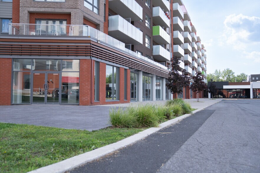 More Photos Of 31 Boulevard Georges Gagné S, Delson Unknown For Lease