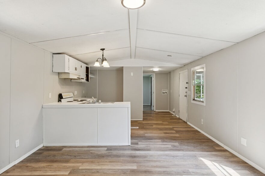 More Photos Of 9314 Beeler Ct, Bon Aqua Manufactured Housing Mobile Home Park For Sale