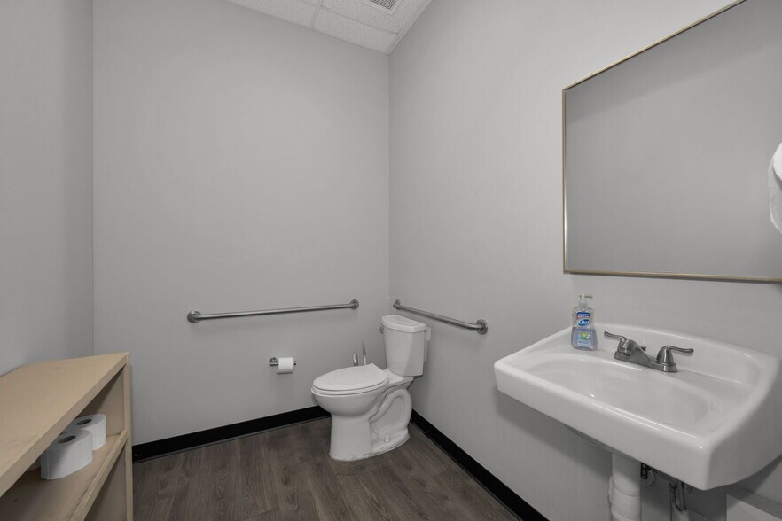 More Photos Of 6581 Seminole Blvd, Seminole Mixed Retail For Sale