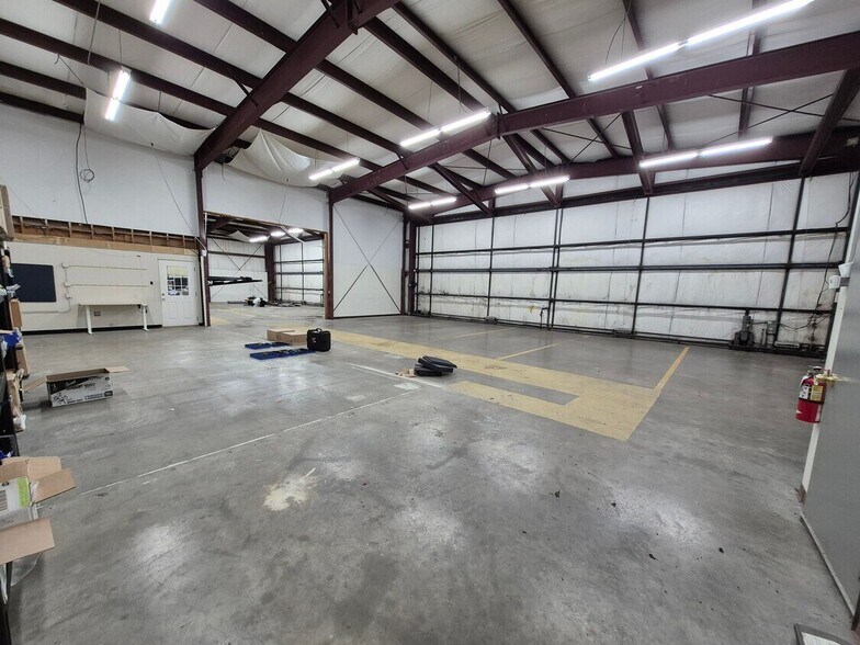 More Photos Of 15426 Airport Dr, Burlington Airplane Hangar For Lease
