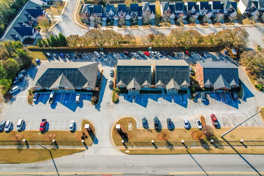 More Photos Of 300-390 Racetrack Rd, McDonough Unknown For Lease