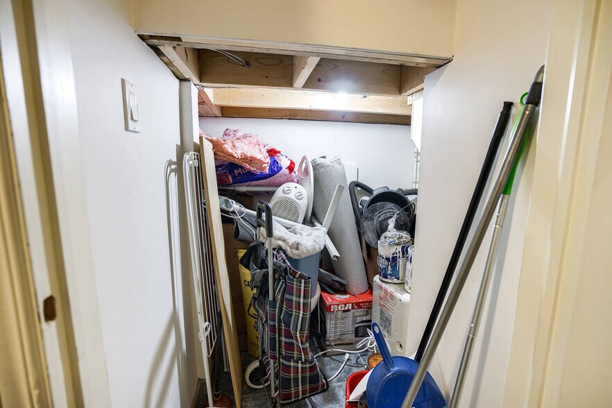 More Photos Of 4 Oriole Gdns, Toronto Apartments For Sale