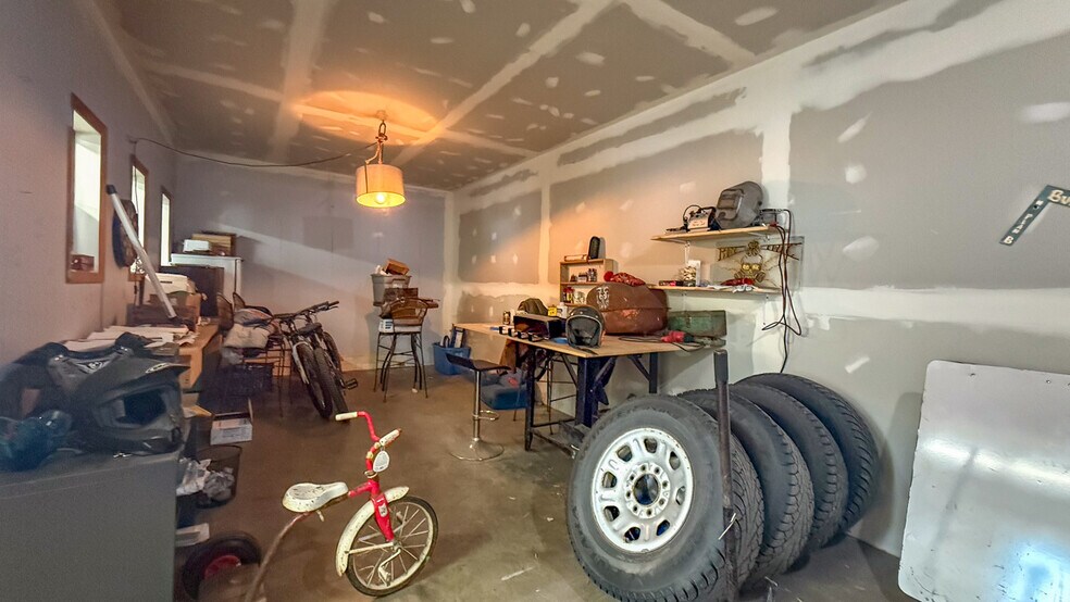 More Photos Of 1415 Dyffryn Rd, Lumby Warehouse For Sale