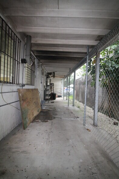 More Photos Of 2324 SW 56th Ter, Hollywood Light Manufacturing For Lease