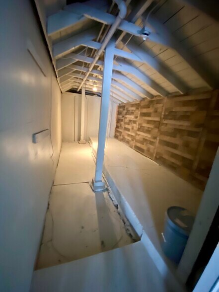 More Photos Of 330-336 E Main St, Twin Lakes General Retail For Lease