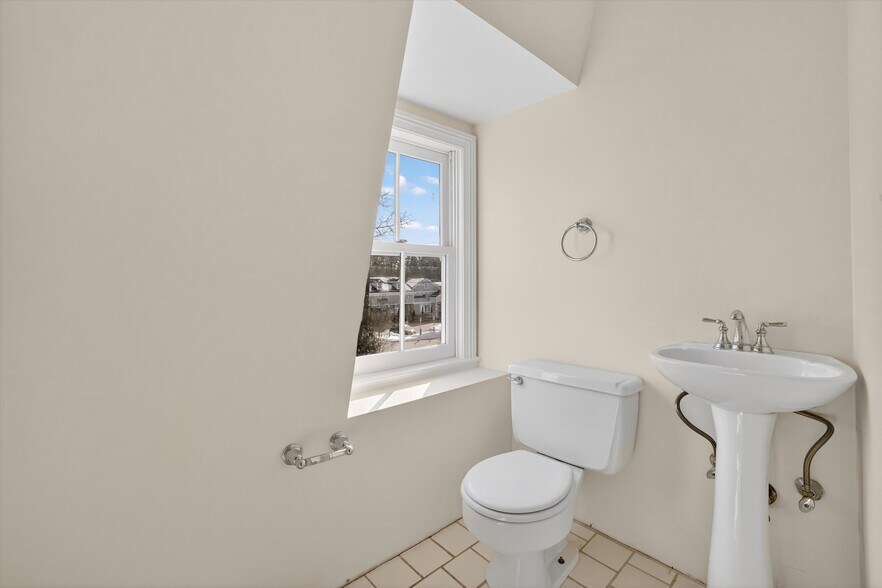 More Photos Of 470 Main St, Armonk Office For Sale