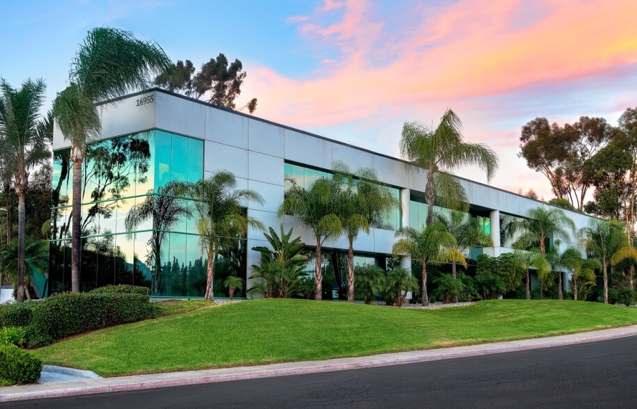 More Photos Of 16955 Via del Campo, San Diego Office For Lease