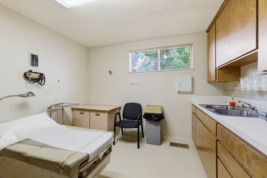 More Photos Of 137 S Shepherd St, Sonora Flex For Sale