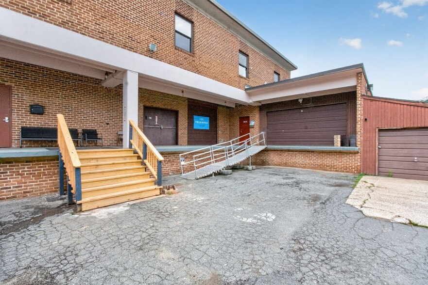 More Photos Of 8300 Merrifield Ave, Fairfax Light Distribution For Lease