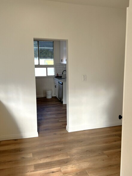 More Photos Of 1030-1034 S Fairfax Ave, Los Angeles Storefront Retail Residential For Lease