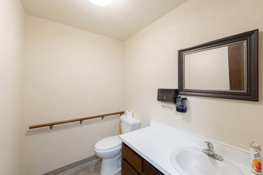 More Photos Of 2184 Broadway Ave, North Bend Office For Sale