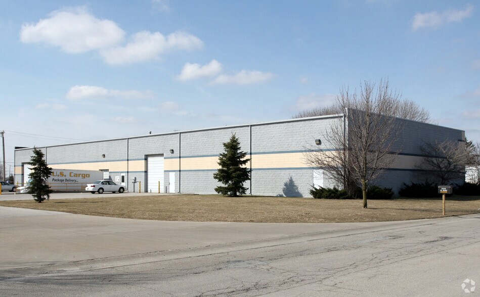 More Photos Of 6969 Commodore Dr, Walbridge Distribution For Lease