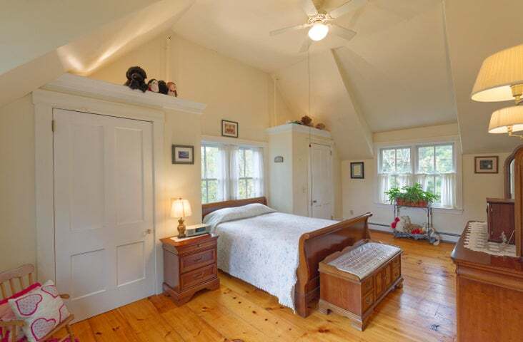 More Photos Of 11 Holbrook St, Freeport Hospitality For Sale