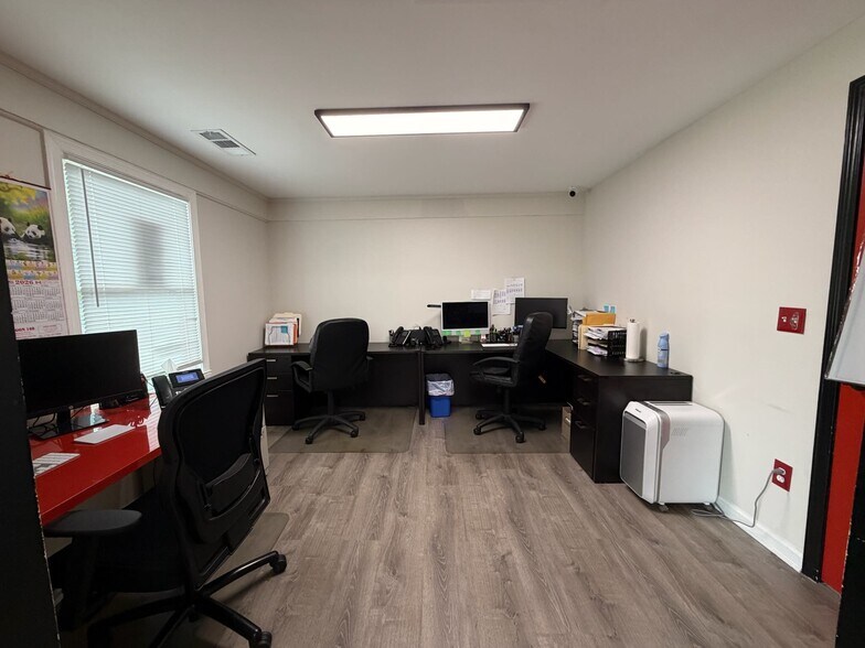 More Photos Of 1052 Powder Springs Rd SW, Marietta Office Residential For Lease