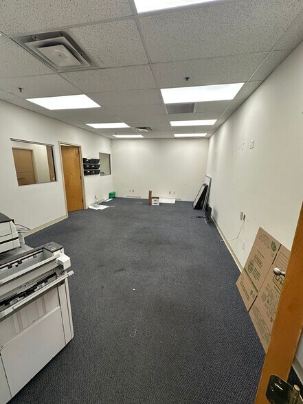 More Photos Of 1371 Church St, Bohemia Manufacturing For Lease