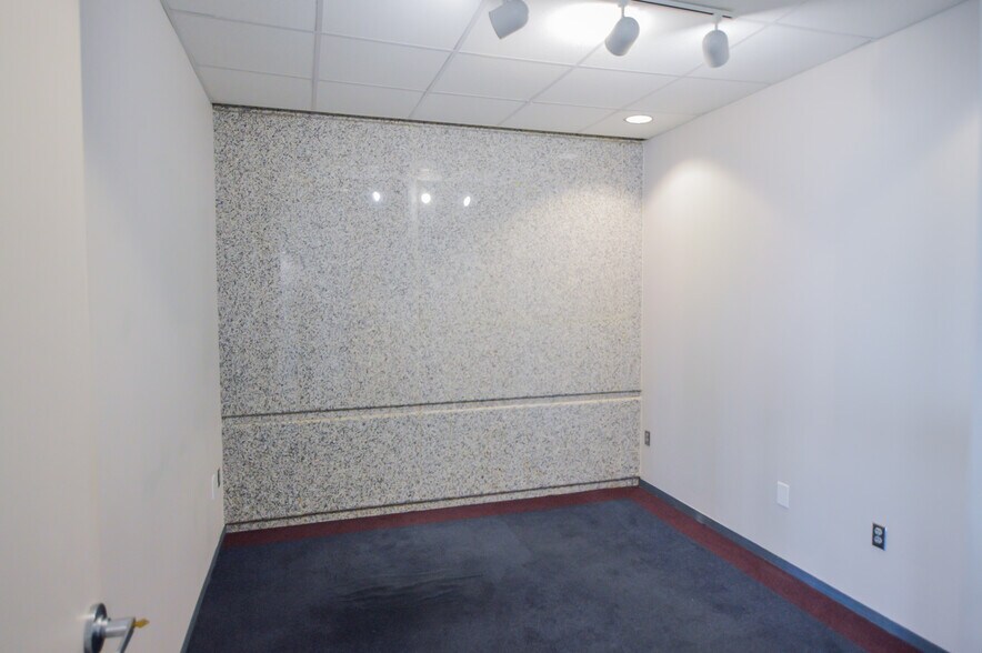 More Photos Of 40 NE Loop 410, San Antonio Office For Sale