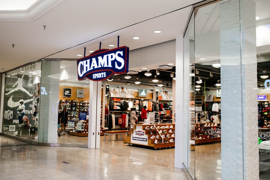 More Photos Of 6650 S Westnedge Ave, Portage General Retail For Lease