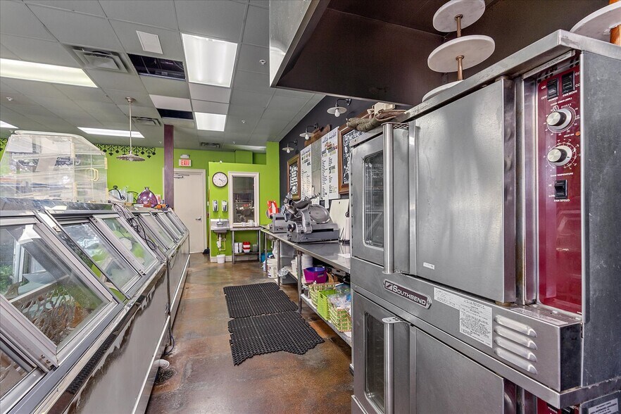 More Photos Of 15 S Beneva Rd, Sarasota Restaurant For Lease