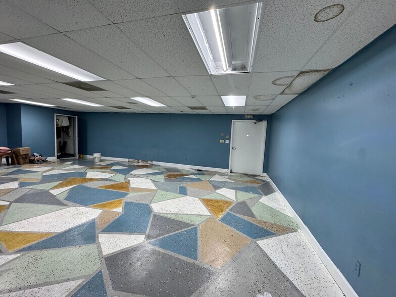 More Photos Of 421 N Gilmer Ave, Lanett General Retail For Sale